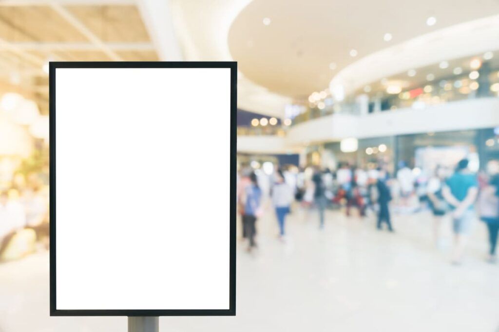 Los mupis digitales transforman la forma de comunicar en hoteles. Un mupi digital para hoteles no solo comunica; transforma la percepción del cliente sobre el hotel.